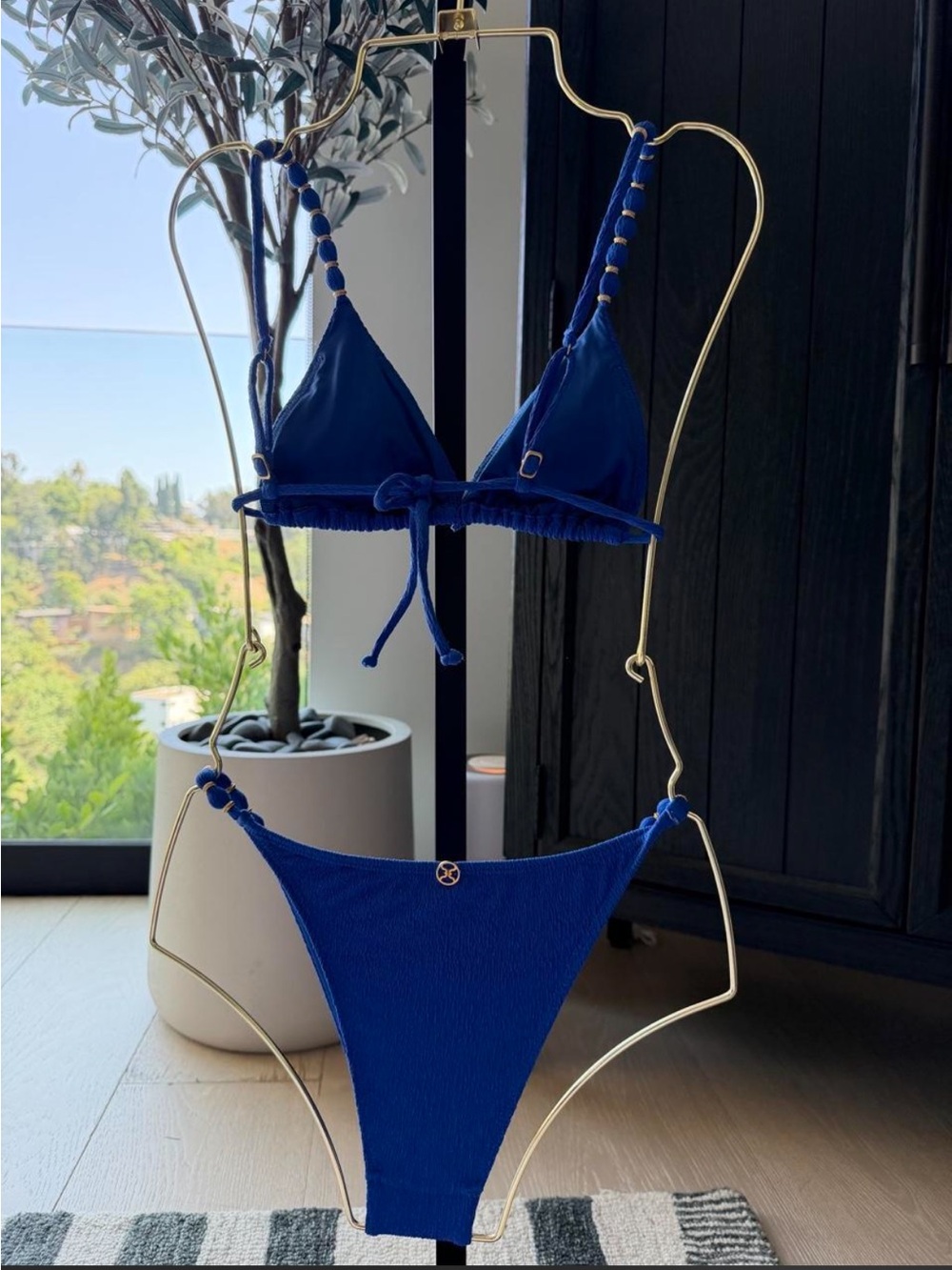 Vix Paula Hermanny Royal Blue bikini
WILL TRADE SET OR BOTTOMS FOR Medium - Picture 2 of 2
